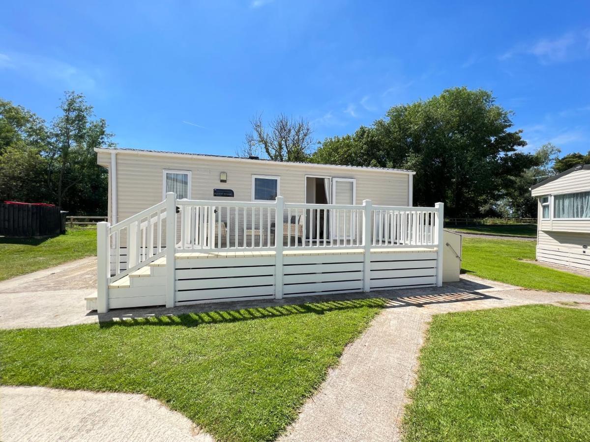 Mallard Corner, Cosy Cotswold Lakeview Lodge South Cerney Ngoại thất bức ảnh