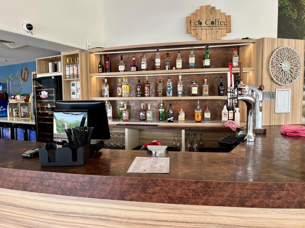 Mallard Corner, Cosy Cotswold Lakeview Lodge South Cerney Ngoại thất bức ảnh