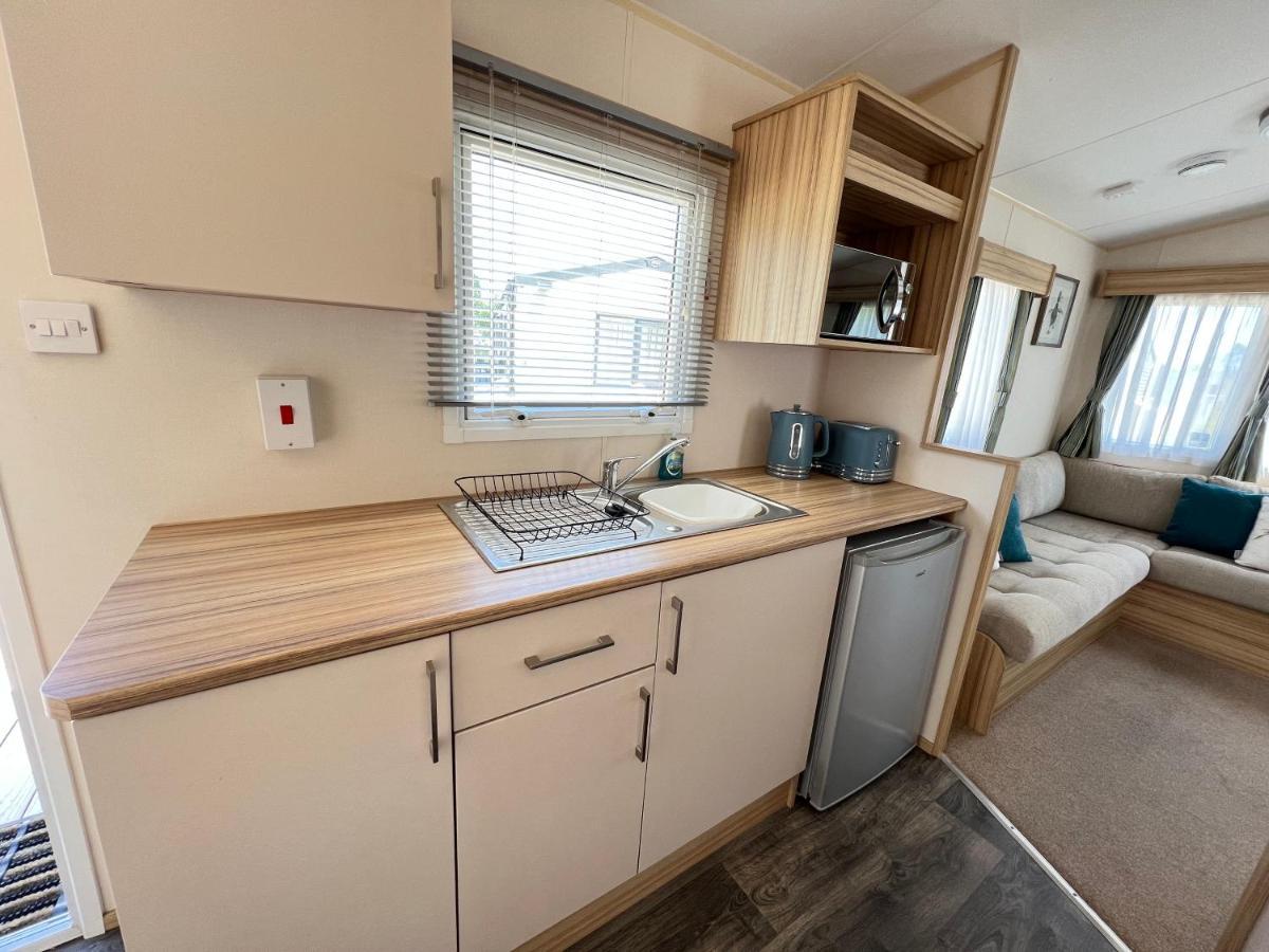 Mallard Corner, Cosy Cotswold Lakeview Lodge South Cerney Ngoại thất bức ảnh