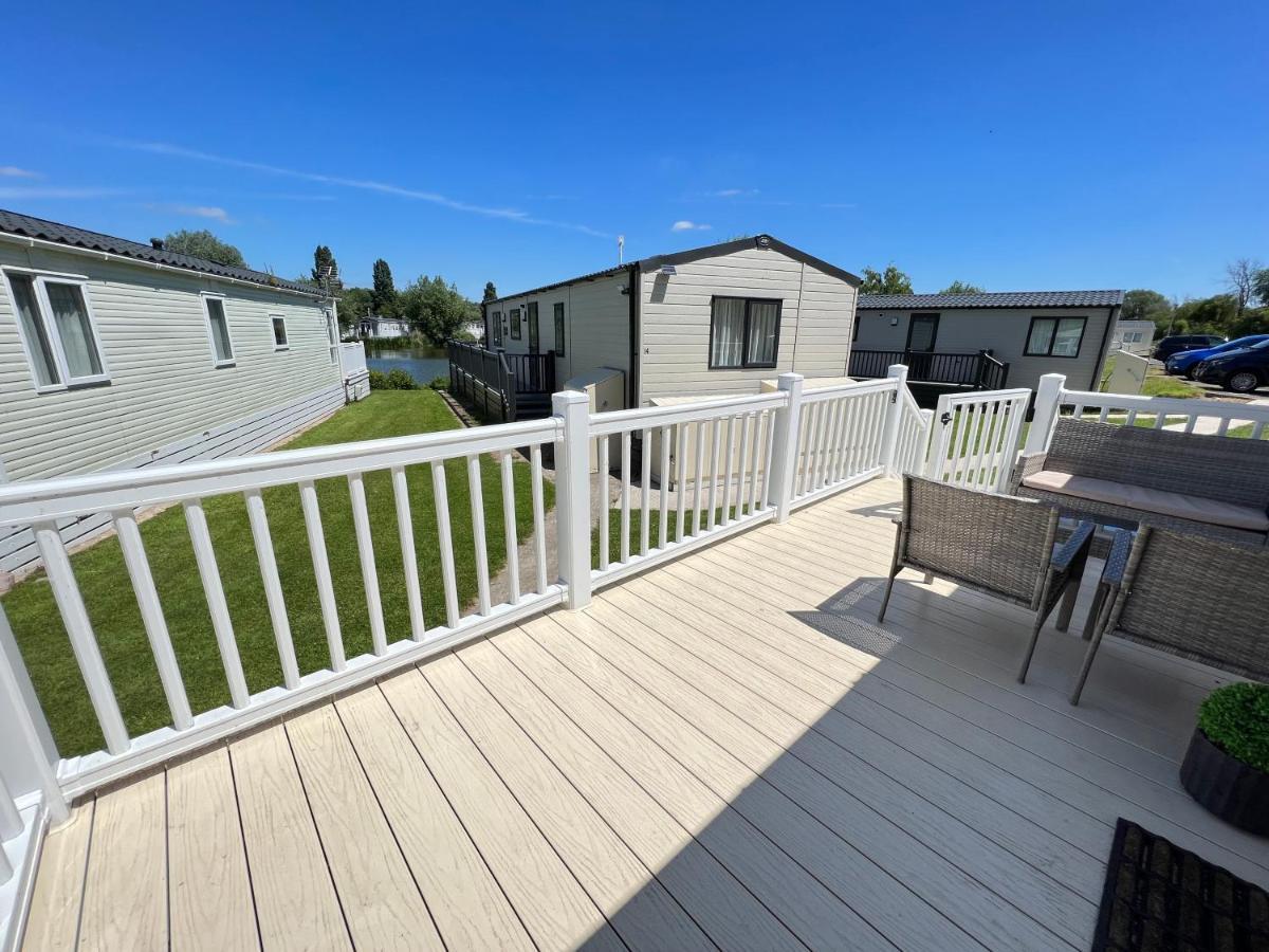 Mallard Corner, Cosy Cotswold Lakeview Lodge South Cerney Ngoại thất bức ảnh