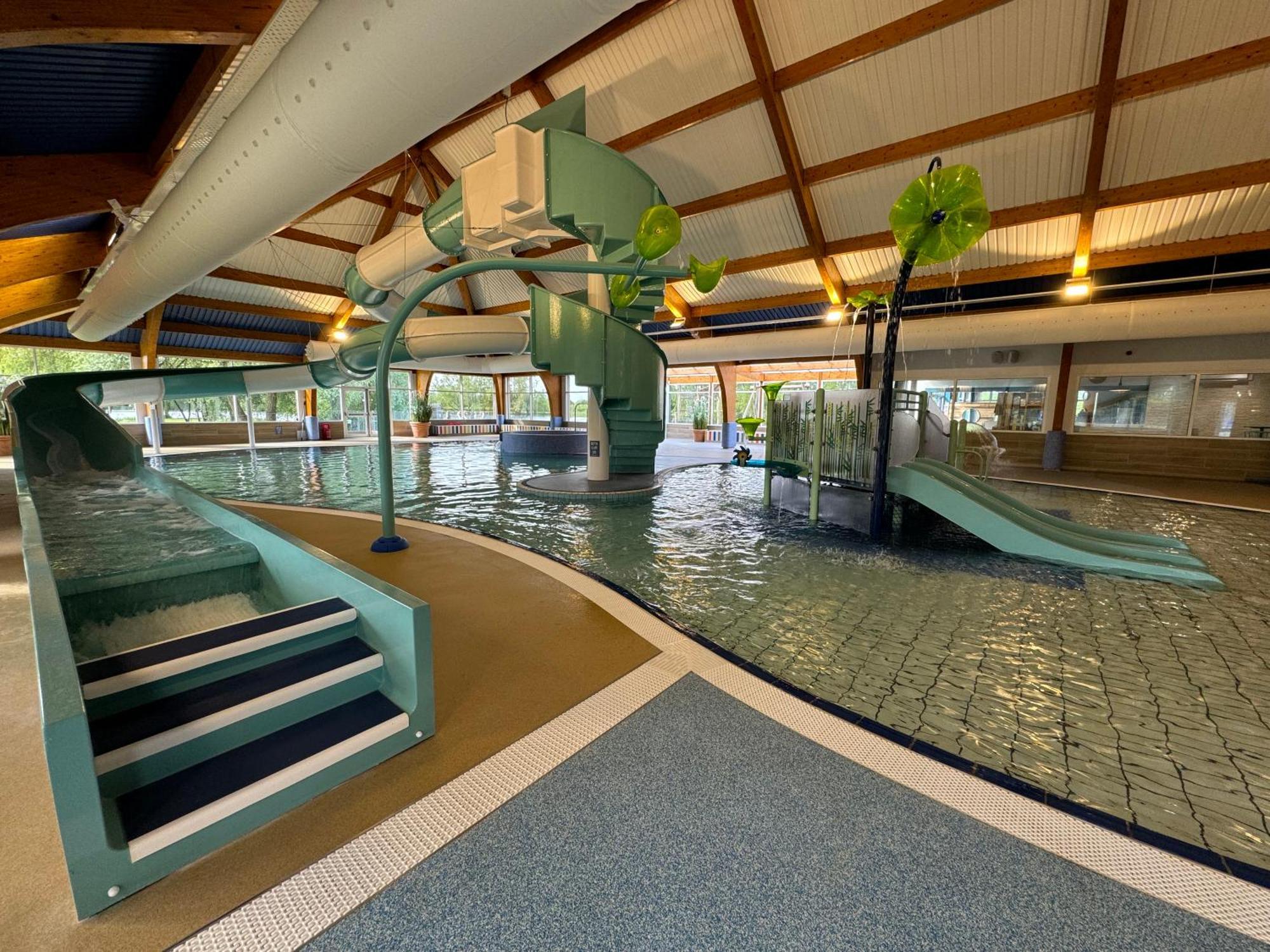 Mallard Corner, Cosy Cotswold Lakeview Lodge South Cerney Ngoại thất bức ảnh